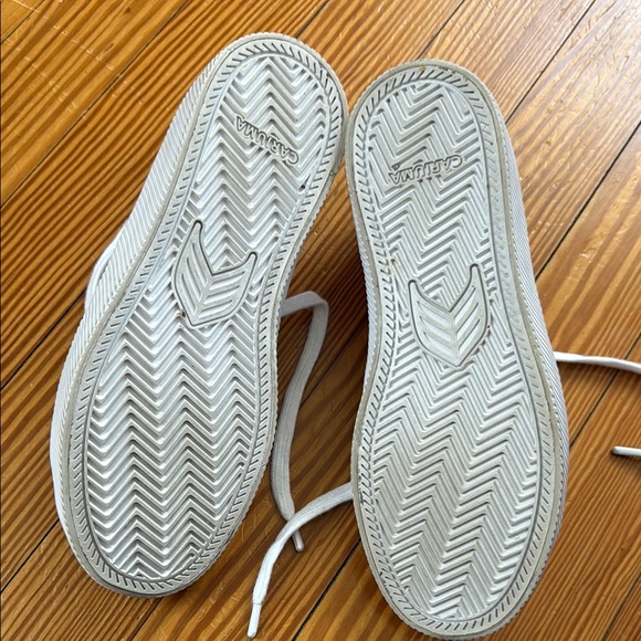 Cariuma Salvas White and Black leather Sneakers, 6.5 - Picture 8 of 9